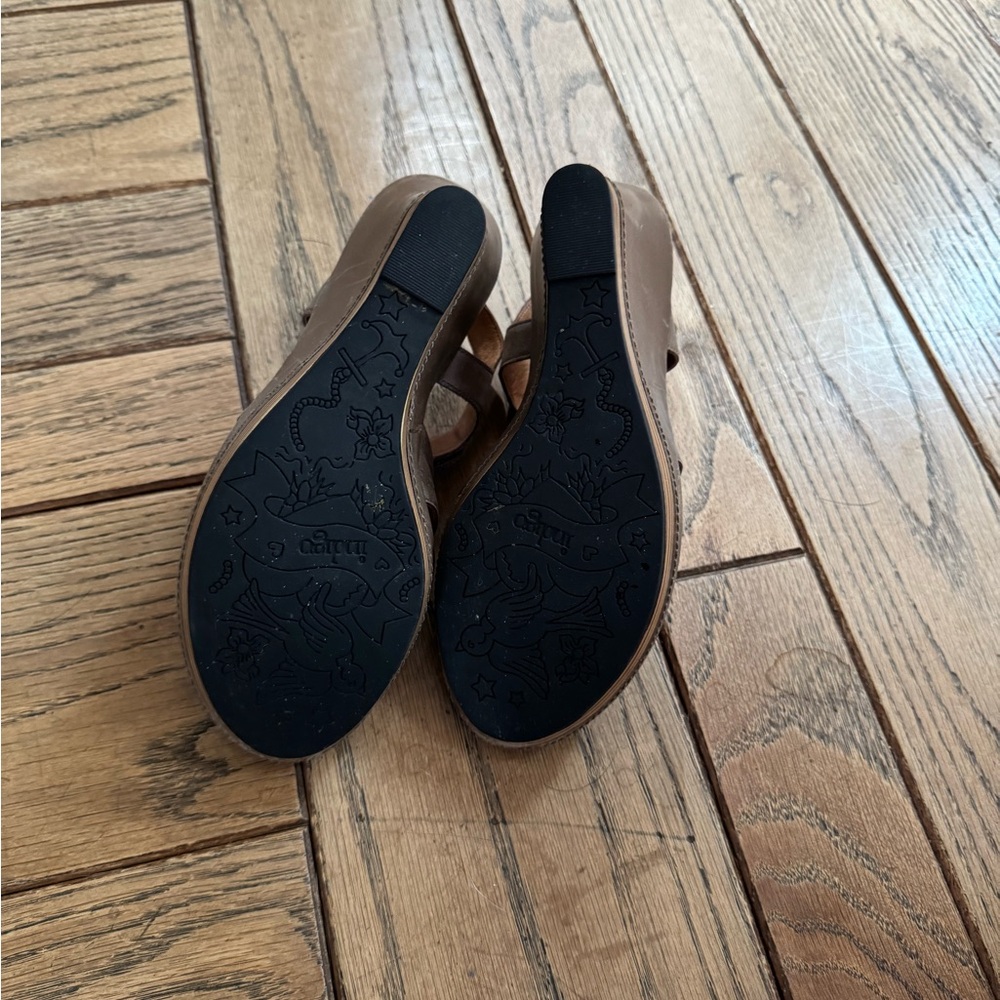 Clarks Indigo Leather Wedge Sandals EUC - Picture 3 of 14
